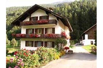 Austria Privát Flattach, Exteriorul